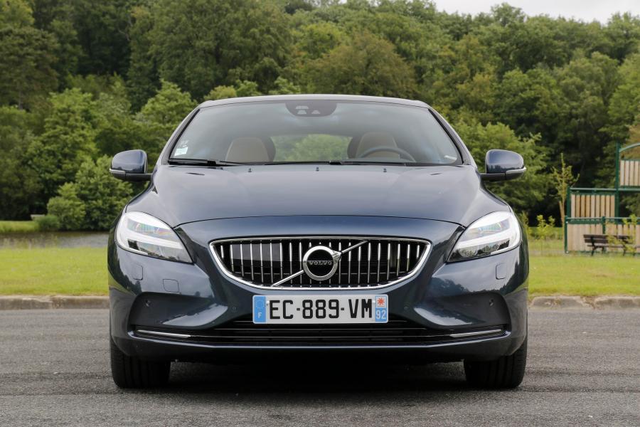  Volvo V40 D4 Inscription 2016 года  (фото 18 из 19)